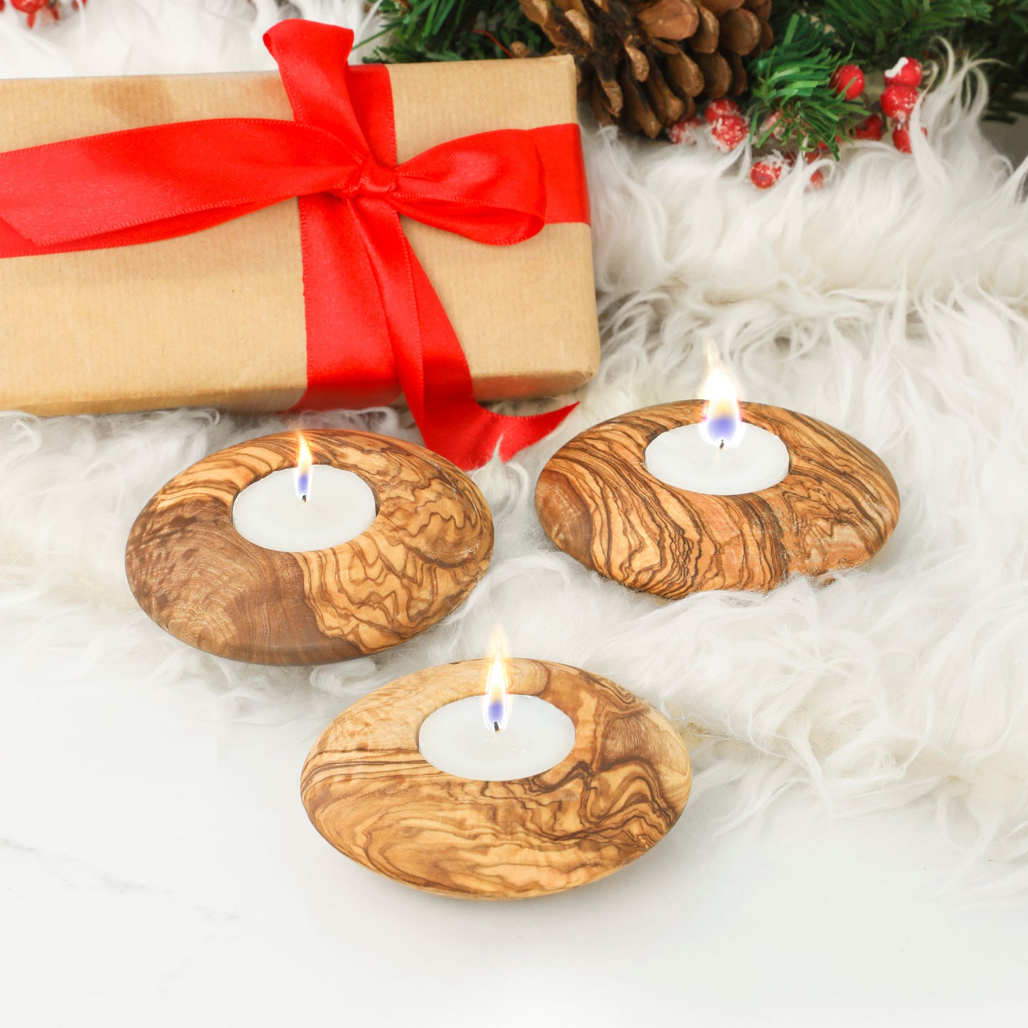 Round candle holder – Decorative element in olive wood